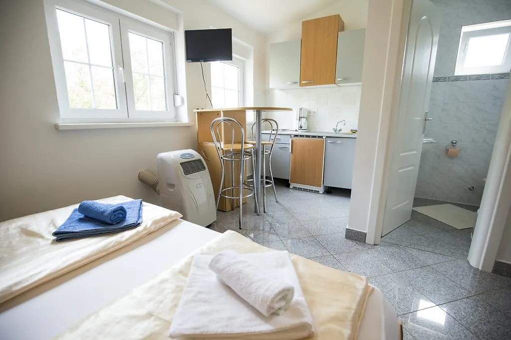 Apartments Adria 크리크베니카 0*,
